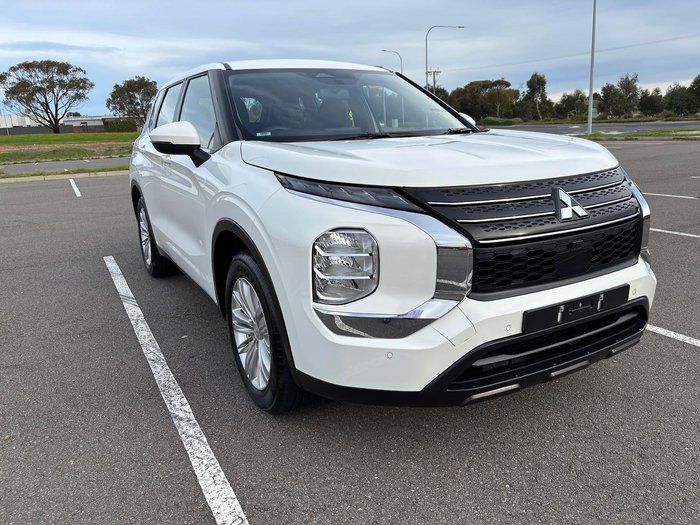 2023 Mitsubishi Outlander ES