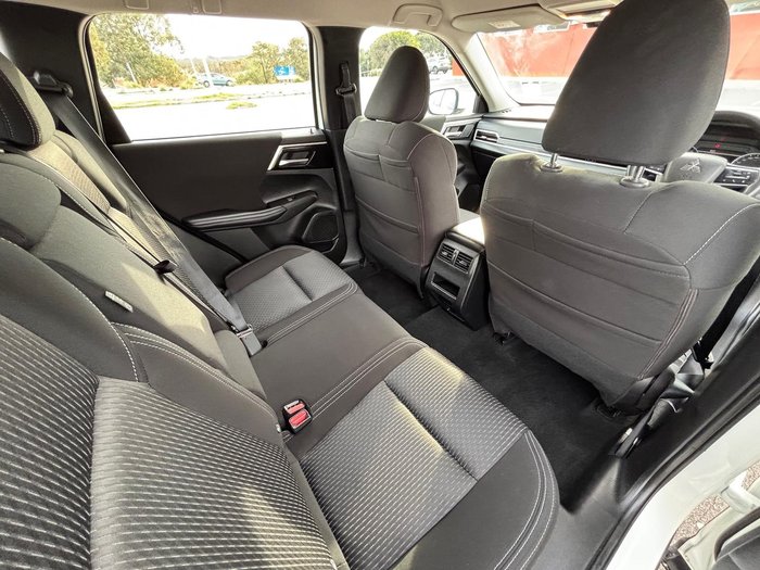 2023 Mitsubishi Outlander ES
