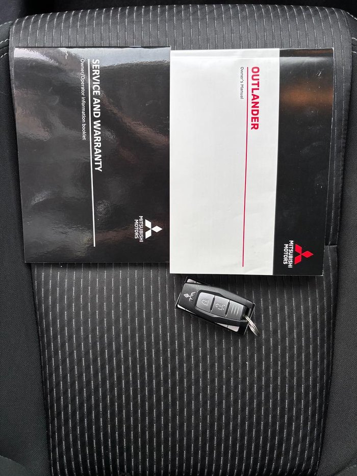 2023 Mitsubishi Outlander ES
