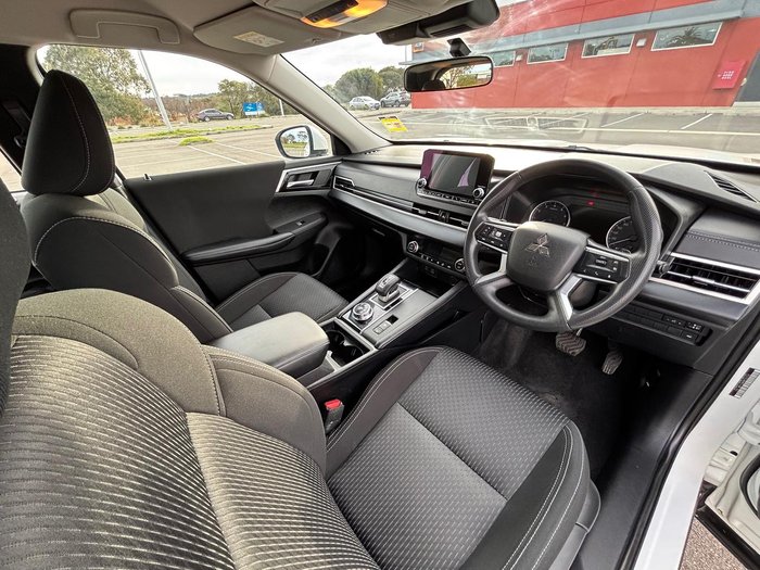 2023 Mitsubishi Outlander ES