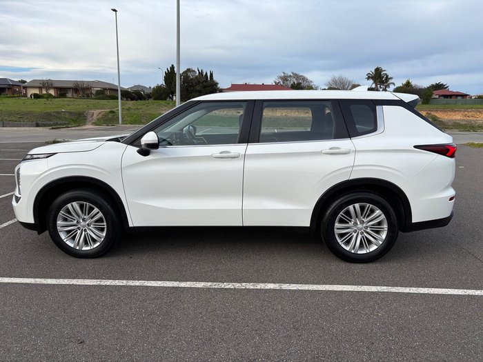 2023 Mitsubishi Outlander ES