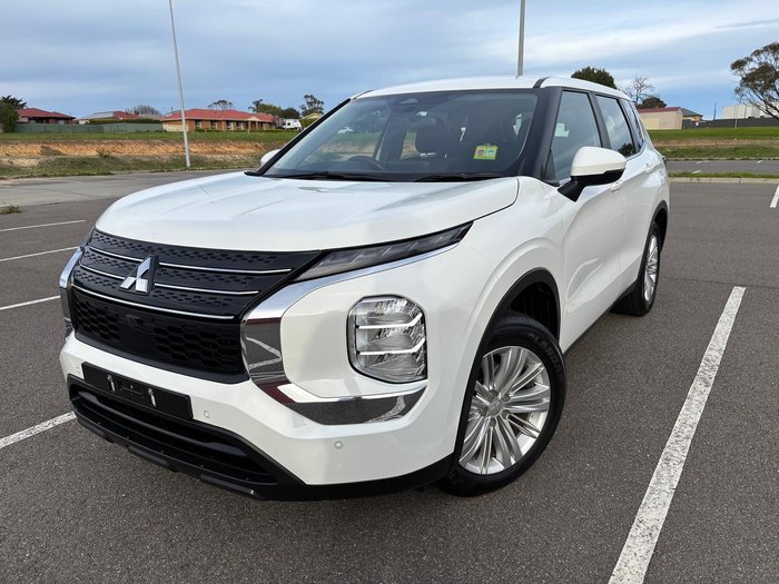 2023 Mitsubishi Outlander ES