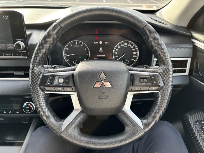2023 Mitsubishi Outlander ES