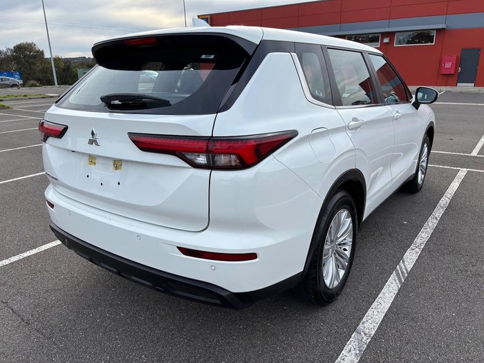 2023 Mitsubishi Outlander ES