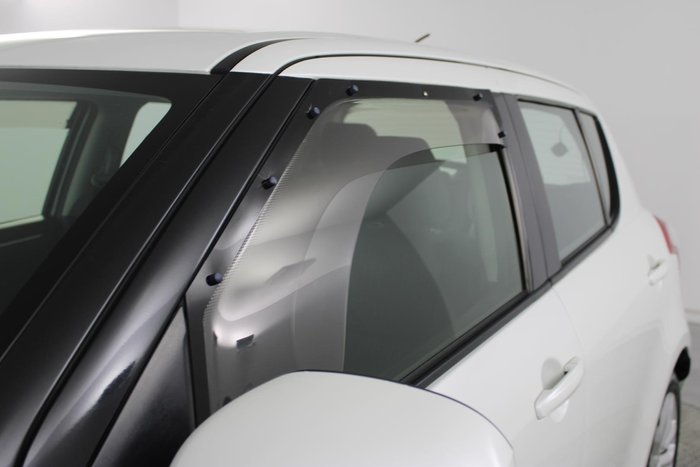 2016 Suzuki Swift GL Navigator