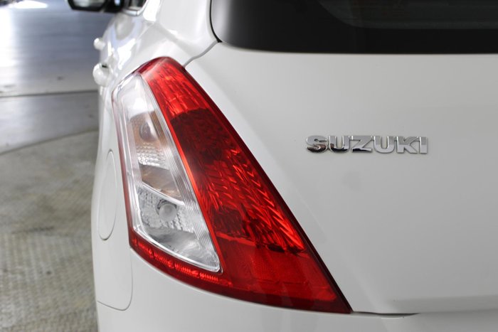 2016 Suzuki Swift GL Navigator