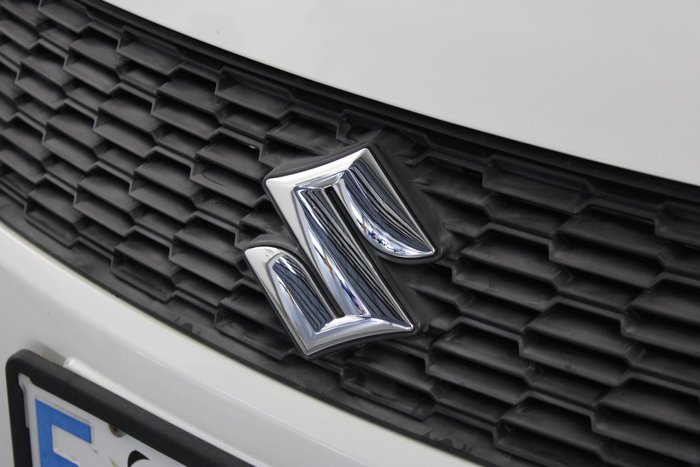 2016 Suzuki Swift GL Navigator