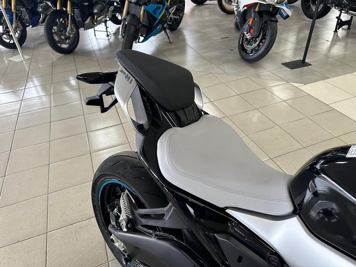 2025 CFMOTO 675SR-R SR Black