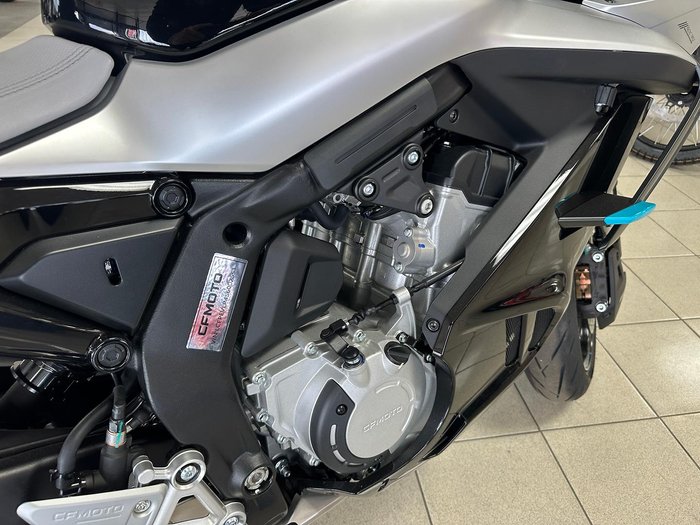 2025 CFMOTO 675SR-R SR Black