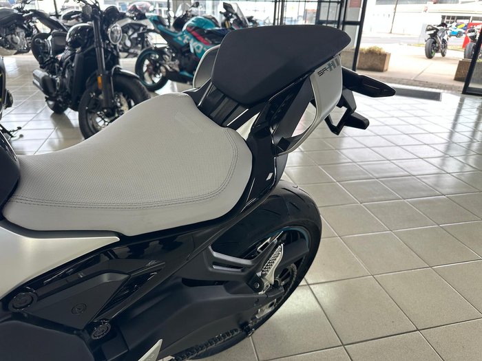 2025 CFMOTO 675SR-R SR Black