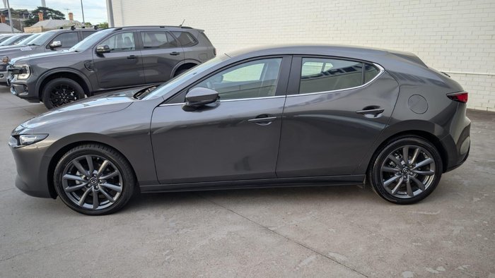 2022 Mazda 3 G20e Evolve M Hybrid