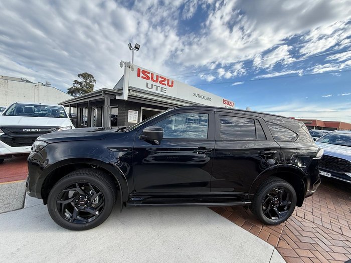 2025 Isuzu MU-X X-TERRAIN