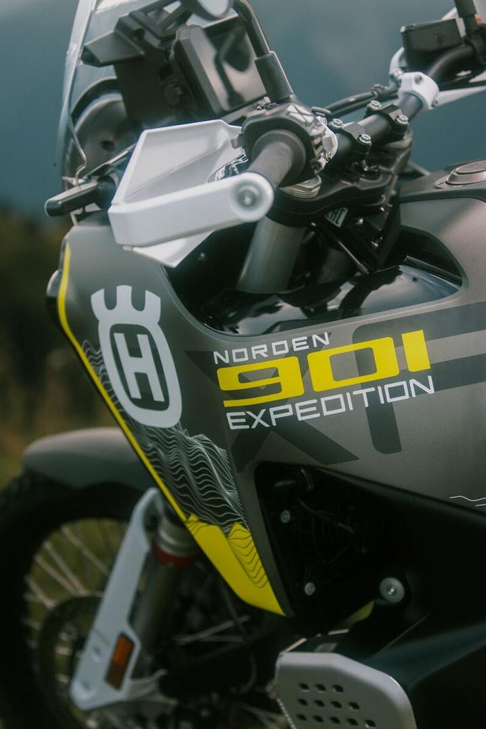 2025 Husqvarna Norden 901 Expedition Norden Black