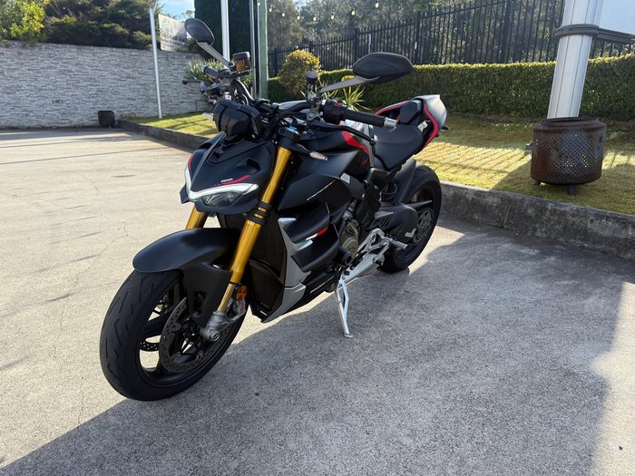 2022 Ducati Streetfighter V4 SP Streetfighter Black