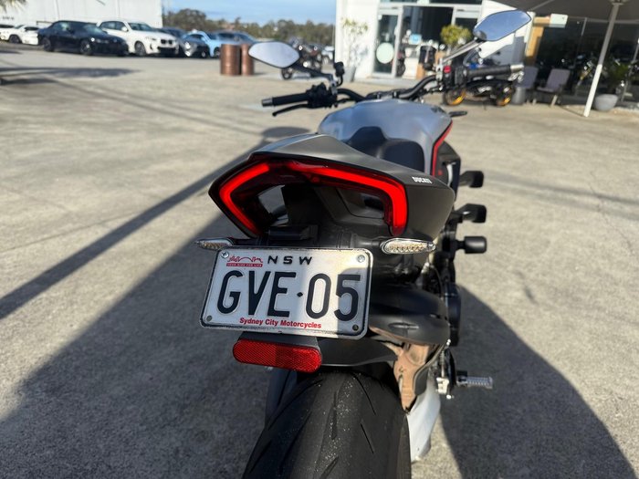 2022 Ducati Streetfighter V4 SP Streetfighter Black