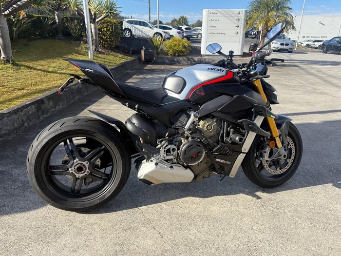 2022 Ducati Streetfighter V4 SP Streetfighter Black