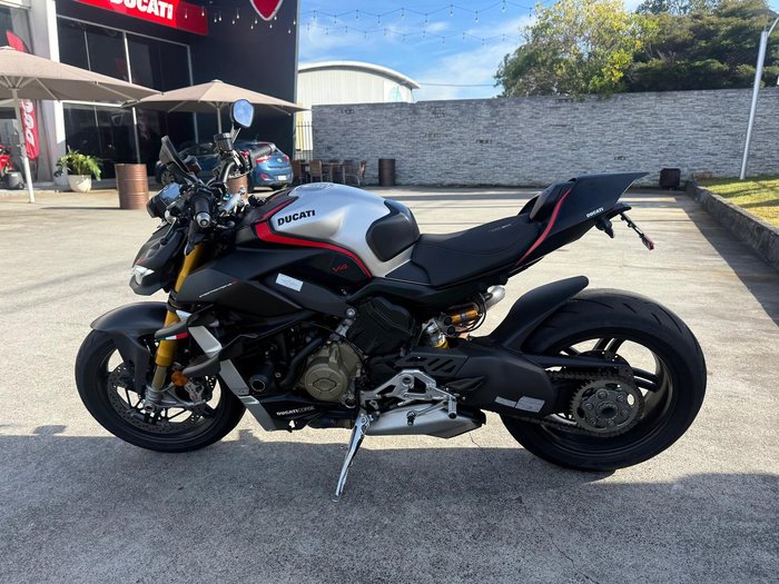 2022 Ducati Streetfighter V4 SP Streetfighter Black