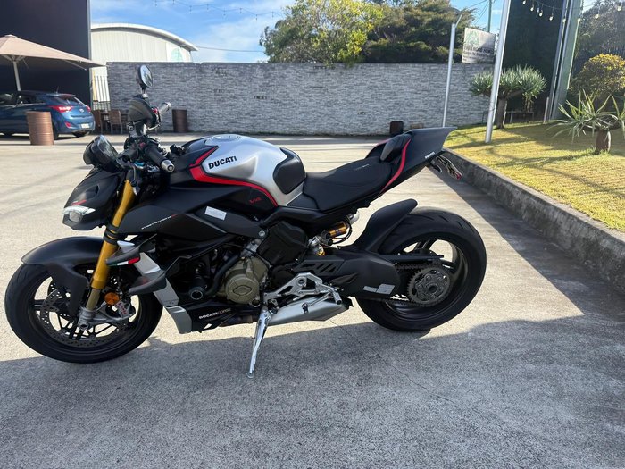 2022 Ducati Streetfighter V4 SP Streetfighter Black