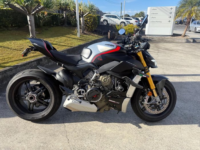2022 Ducati Streetfighter V4 SP Streetfighter Black