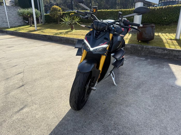 2022 Ducati Streetfighter V4 SP Streetfighter Black