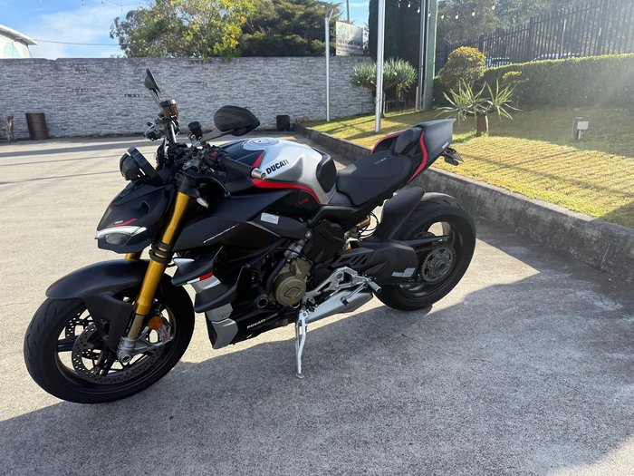 2022 Ducati Streetfighter V4 SP Streetfighter Black