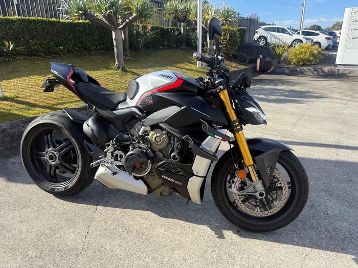2022 Ducati Streetfighter V4 SP Streetfighter Black