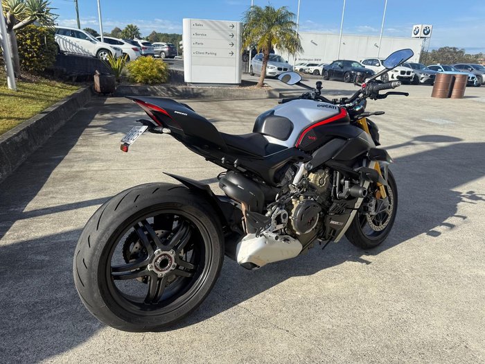 2022 Ducati Streetfighter V4 SP Streetfighter Black