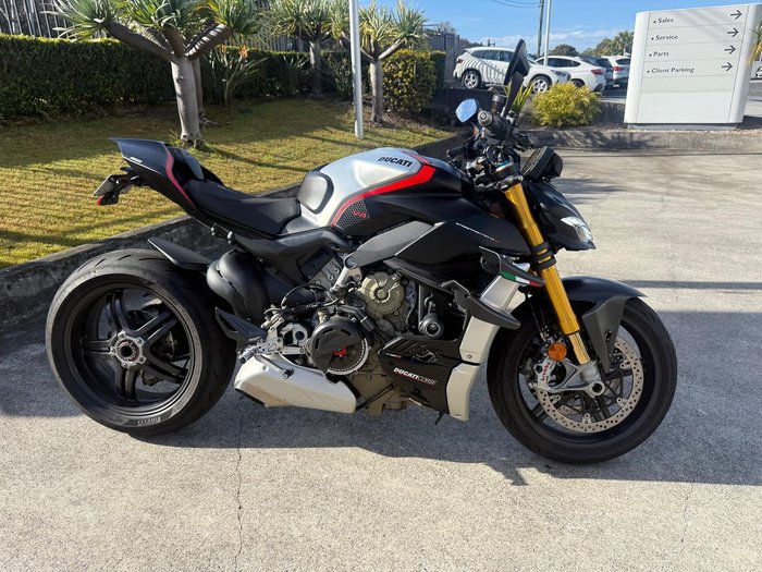 2022 Ducati Streetfighter V4 SP Streetfighter Black