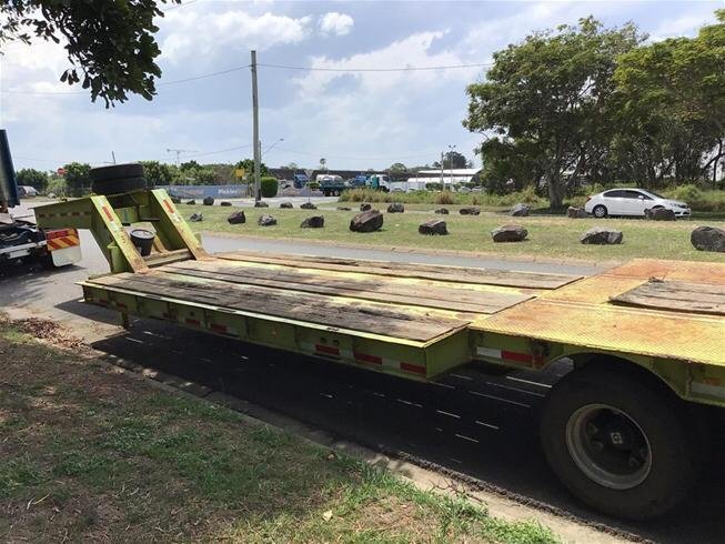 1994 Brentwood Tri Axle Float Green