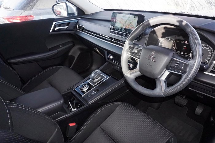 2022 Mitsubishi Outlander ES