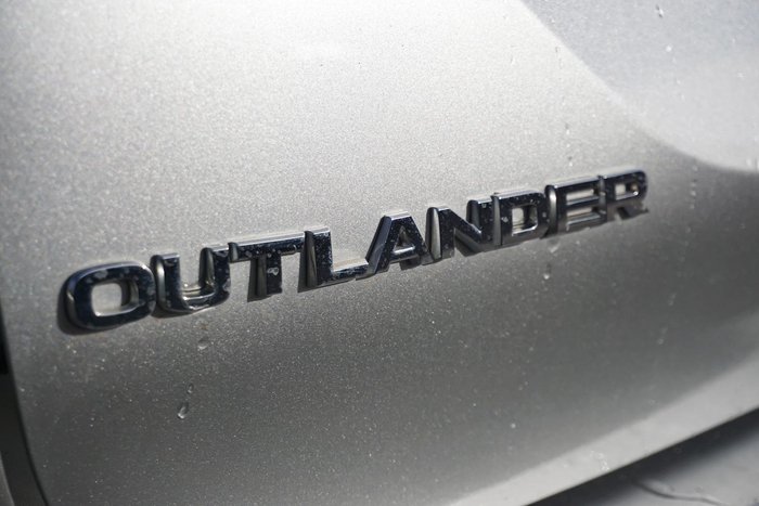 2022 Mitsubishi Outlander ES