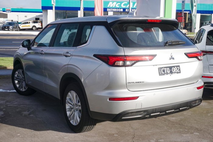 2022 Mitsubishi Outlander ES