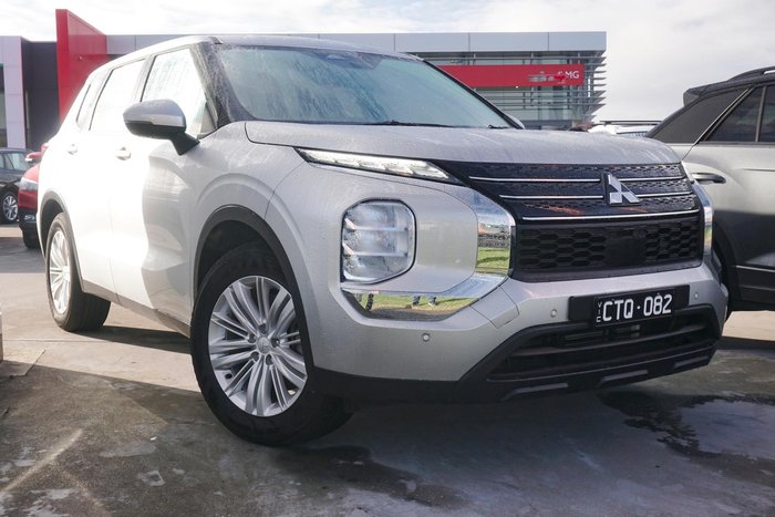 2022 Mitsubishi Outlander ES