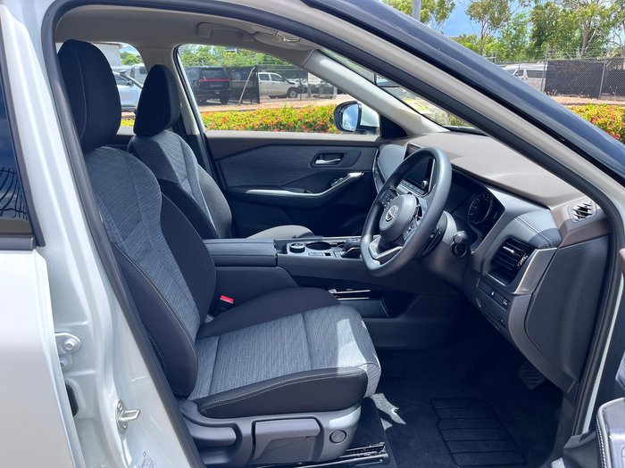 2025 Nissan X-TRAIL ST