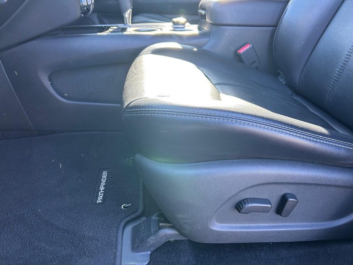 2019 Nissan Pathfinder ST-L