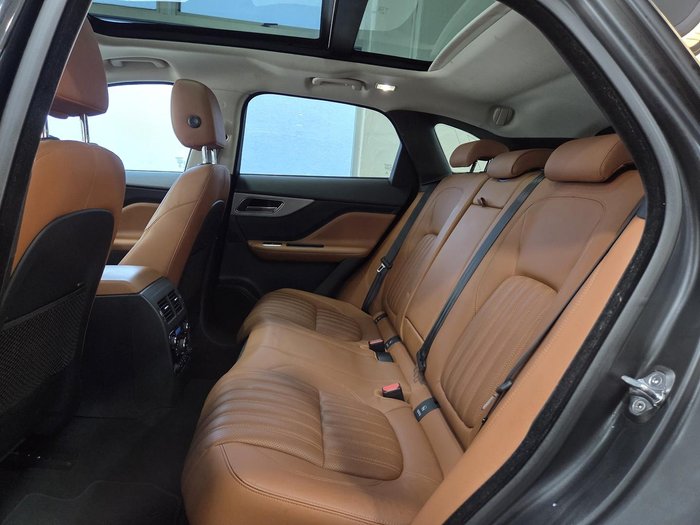 2016 Jaguar F-PACE 30d Portfolio