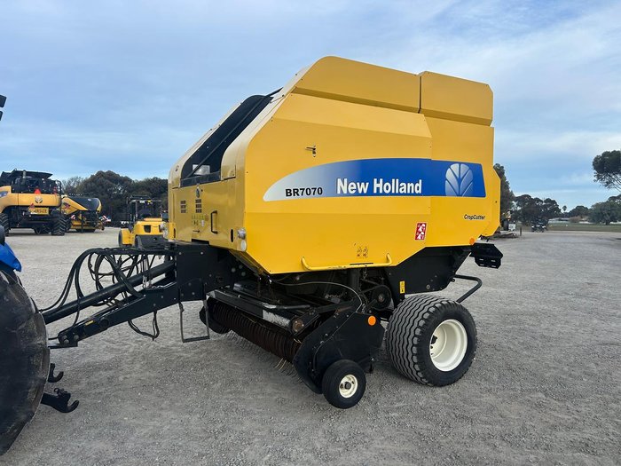 2009 New Holland Br7070