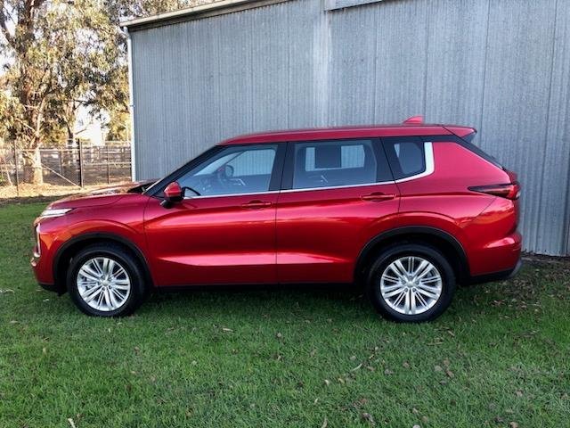 2024 Mitsubishi Outlander ES
