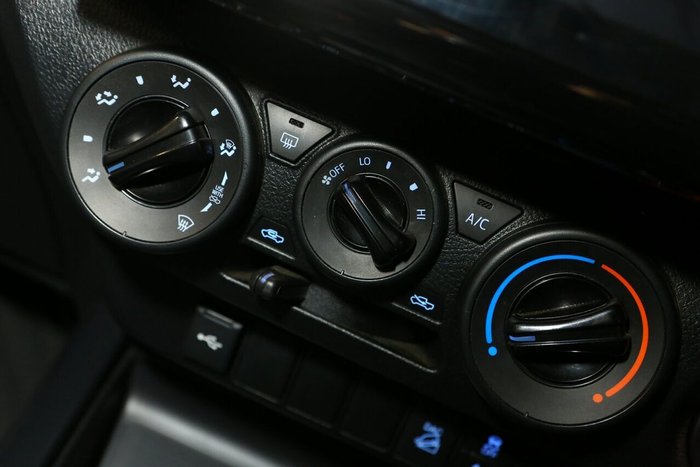 2024 Toyota Hilux SR