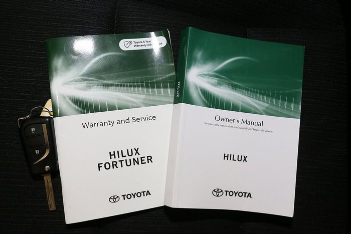 2024 Toyota Hilux SR
