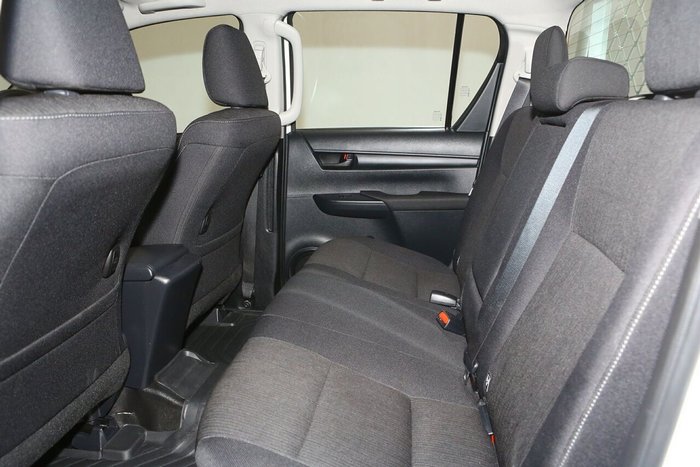 2024 Toyota Hilux SR