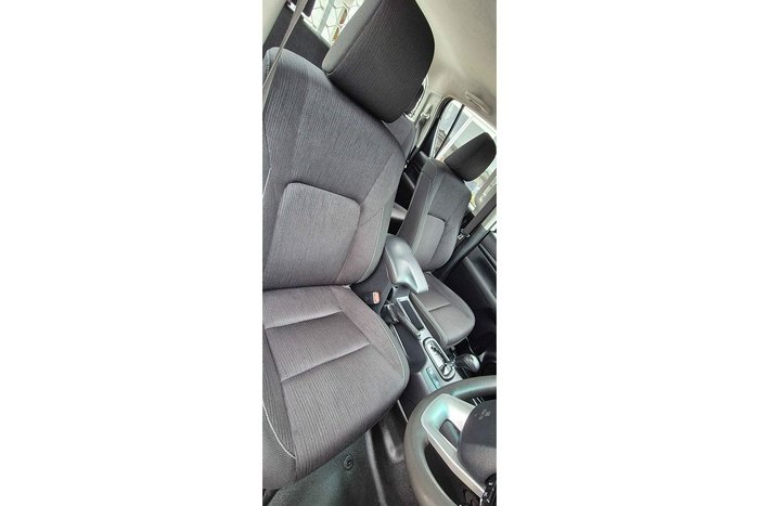 2019 Toyota Hilux SR