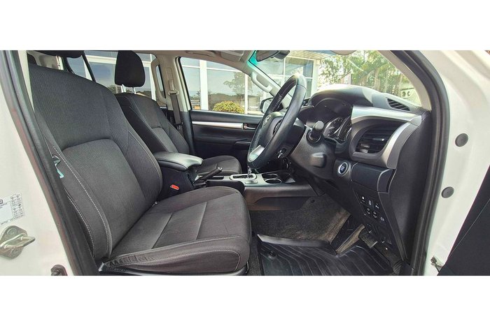 2022 Toyota Hilux SR5