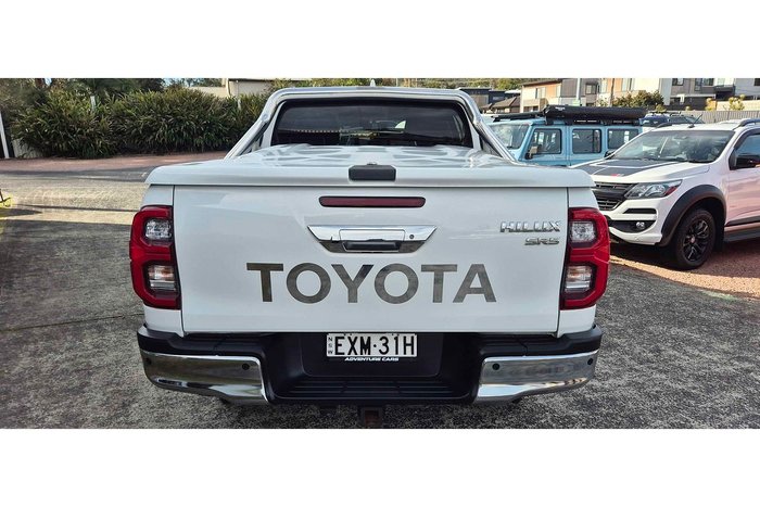 2022 Toyota Hilux SR5