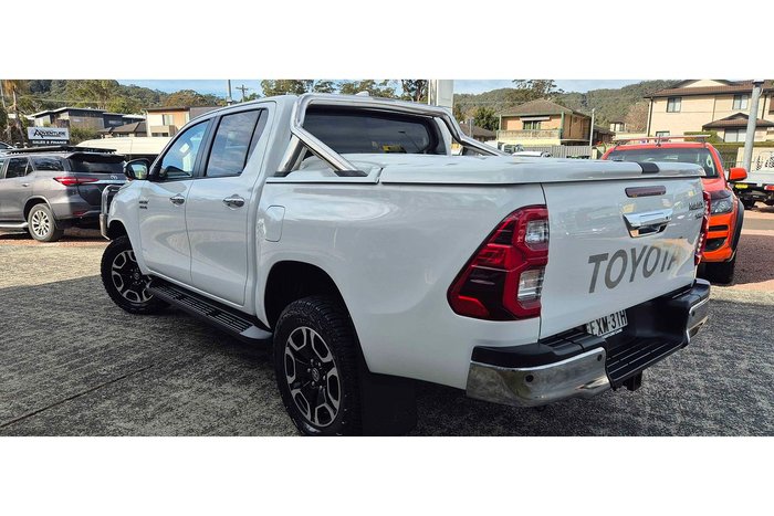 2022 Toyota Hilux SR5
