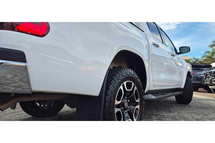 2022 Toyota Hilux SR5