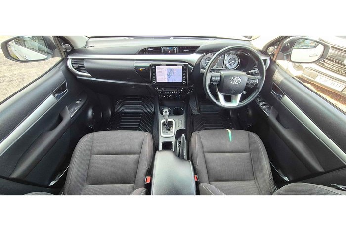 2022 Toyota Hilux SR5