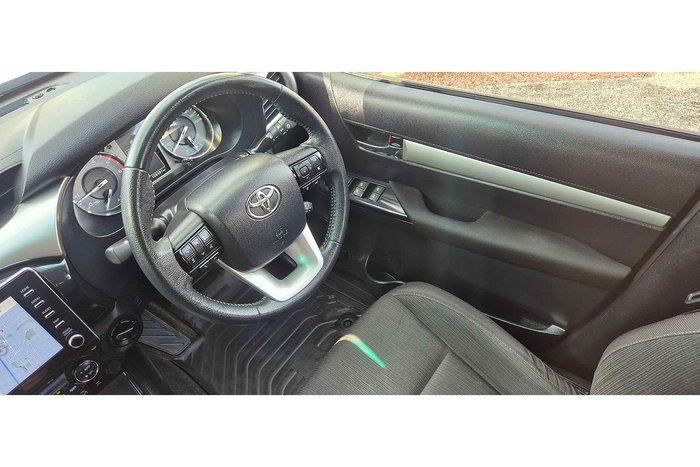 2022 Toyota Hilux SR5