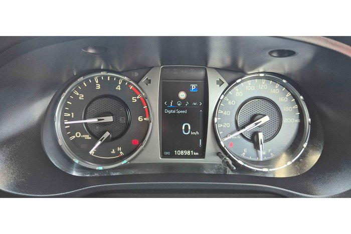 2022 Toyota Hilux SR5