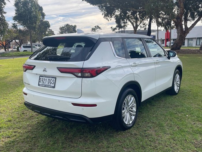 2023 Mitsubishi Outlander ES
